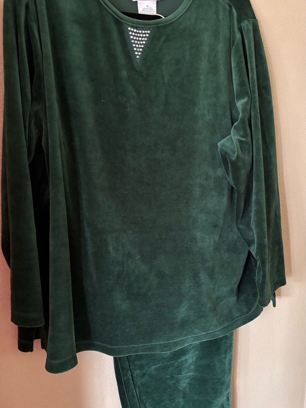 Quacker Factory 1X dark green 2 piece set with rhinestones
